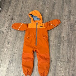Patagonia snow pile snowsuit in size 12 to 18 months